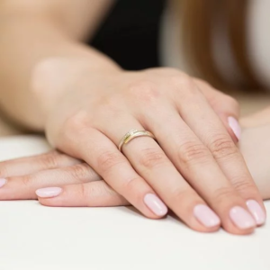 Pierścionek z Brylantami 0,02ct z żółtego złota próby 585. W-0196